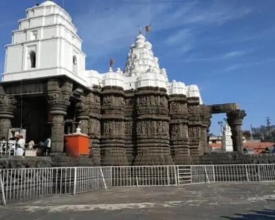 Pilgrims at a Maharashtra shrine, reflecting the darshan trips KP Travels operates from Pune