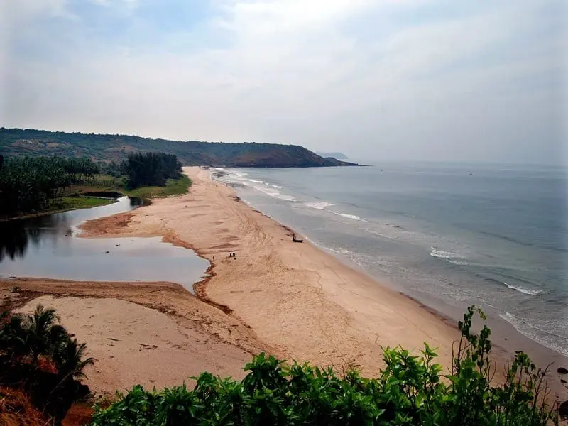 Coastal fort and sea representing Sindhudurg Fort on the KP Travels Malvan and Tarkarli tour from Pune