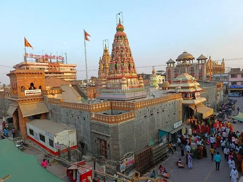 Temple architecture in Maharashtra representing the Pandharpur and Tuljapur darshan circuit driven by KP Travels from Pune